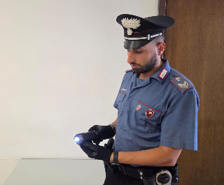 Castelfidardo - Aggredisce un conoscente con uno storditore elettrico: denunciato un 22enne